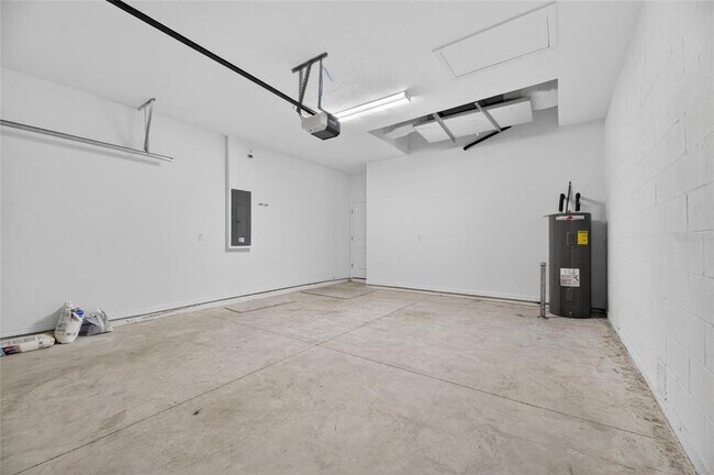 Building Photo - 2425 Bending Bonsai Dr