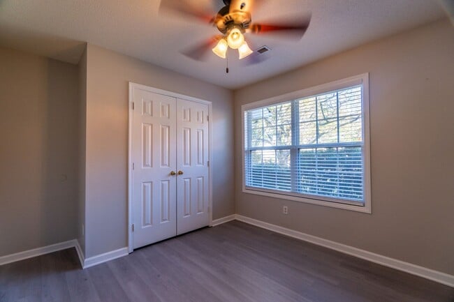 Building Photo - Beautiful 3 Bed 2 Bath home located in Greensboro!