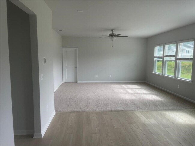 Building Photo - 31111 Morgan Hill Dr SE