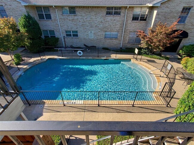 Pool. - 7718 Royal Ln