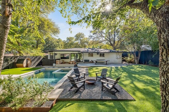 Building Photo - 1604 Elmhurst Dr