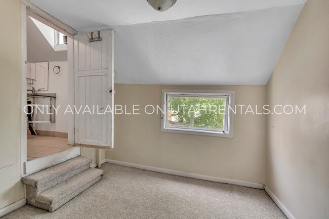 Building Photo - 1040 E 200 S