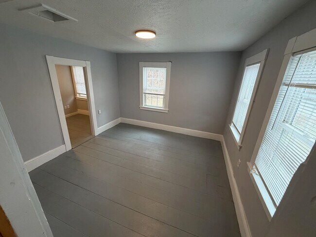 Building Photo - 935 Rumney Rte 25