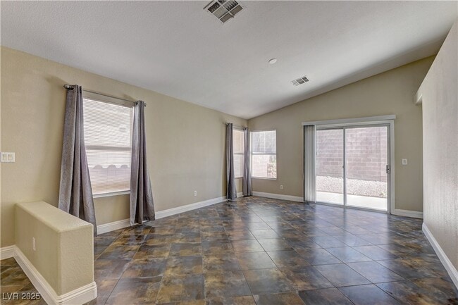 Building Photo - 10530 Lilac Tree Ave