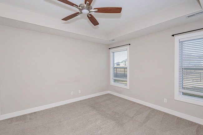 Building Photo - 4919 Kenora Dr