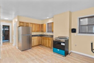 Building Photo - 155 Babcock St