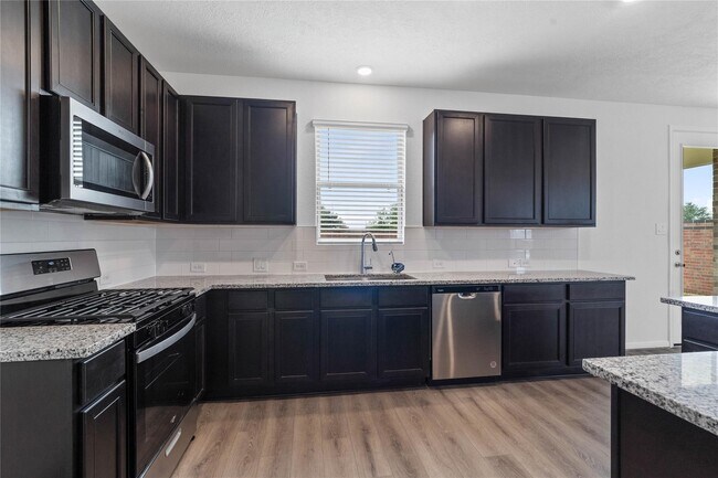 Building Photo - 2800 Cordova Hl Dr