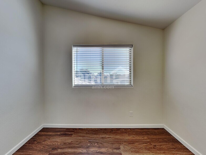 Building Photo - 9824 E Onza Ave