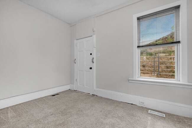 Building Photo - 3503 Oakmont Ave