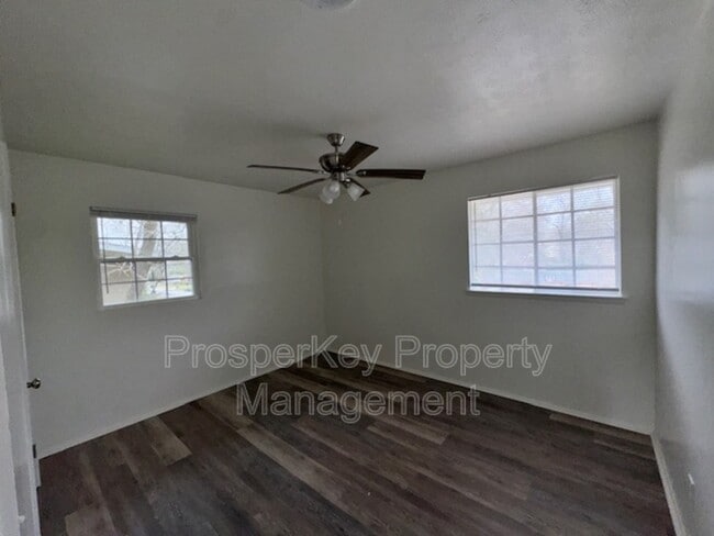 Building Photo - 4704 Estonia St