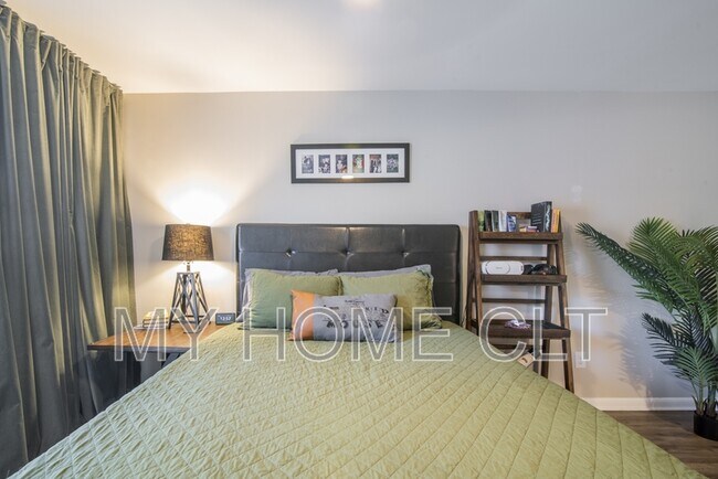 Building Photo - 4605 Coronado Dr