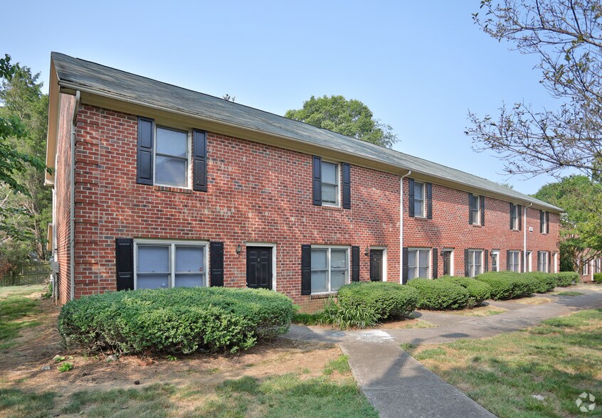 Courtyard Townhomes Charlotte, NC Apartment Finder