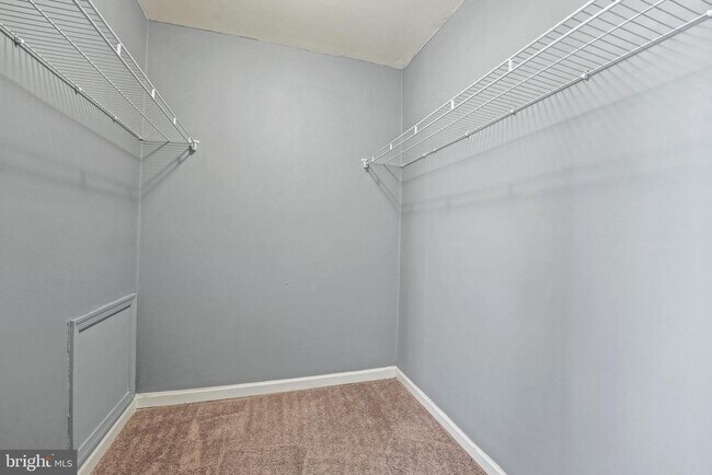 Building Photo - 4012 Meadow Trail Ln