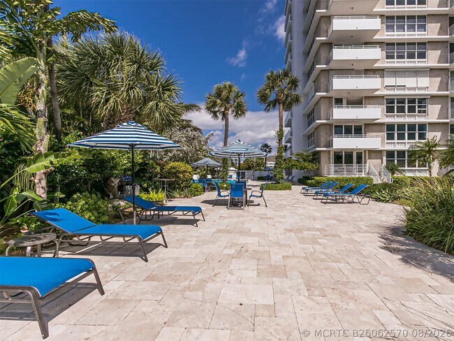 Building Photo - 888 Intracoastal Dr