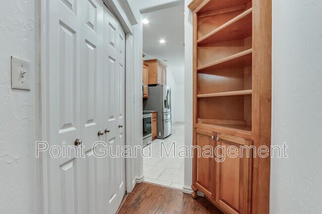 Building Photo - 10517 Queensbury Dr