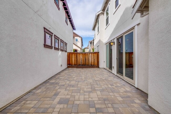 Building Photo - Gorgeous Santa Clara Home with Pool, EV Ho...