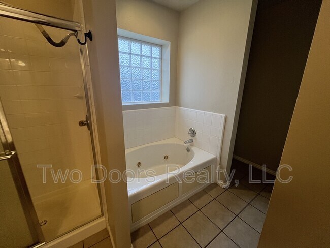 Building Photo - 2321 SW 94th St