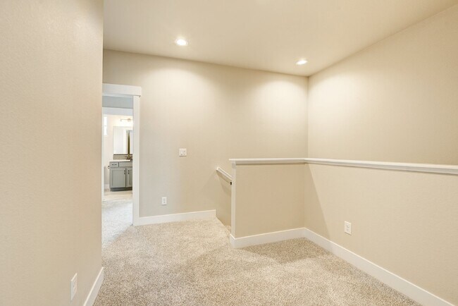 Building Photo - $2,350.00 - 2 Beds, 2.5 Baths, Townhouse i...