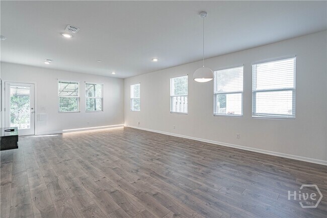 Building Photo - 318 Serengeti Blvd