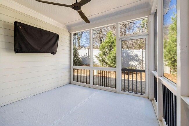 Building Photo - 440 Millsap Wy