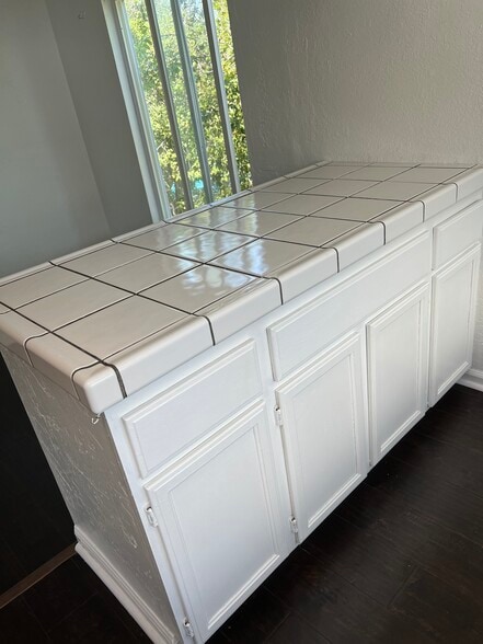 Building Photo - 523 Mitchell Ave