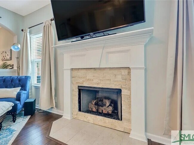 Building Photo - 4 bedroom beautiful home available August 10!!