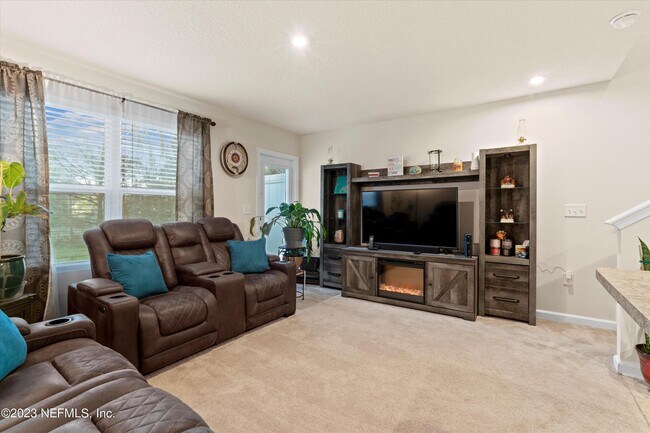 Building Photo - 5893 Creekside Crossing Dr