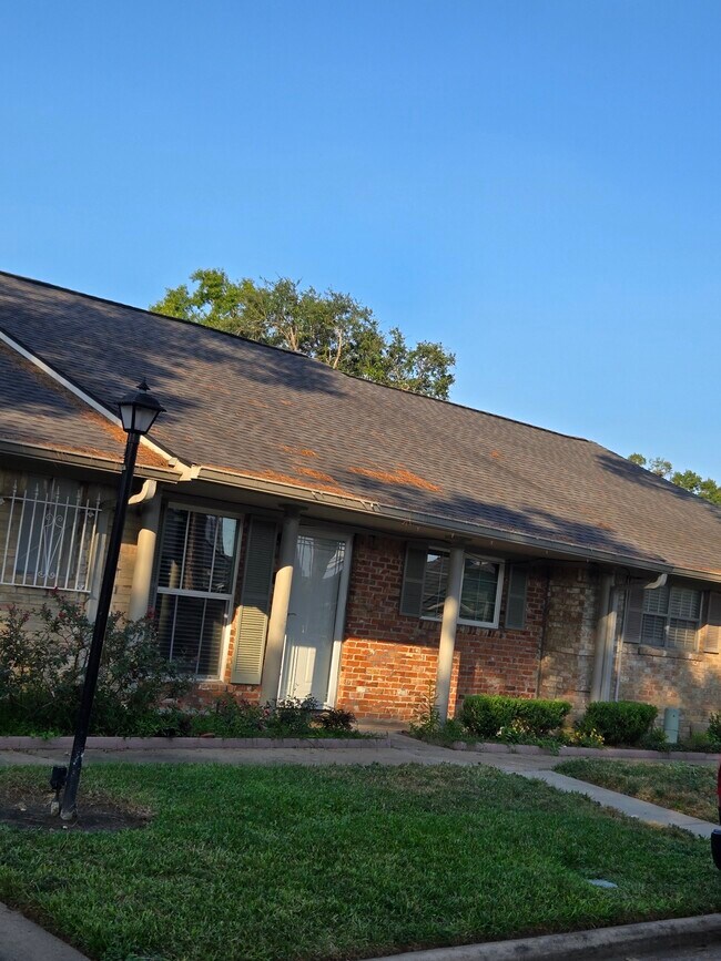 Building Photo - 81 E Tri Oaks Ln