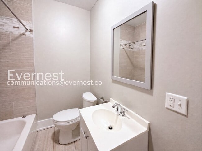 Building Photo - Spacious Home with Street Parking / 2 Bed, 1 Bath / Voucher / Pet-friendly / Coming Soon!