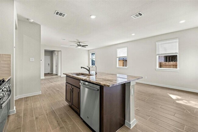 Building Photo - 2725 Stone Branch Dr