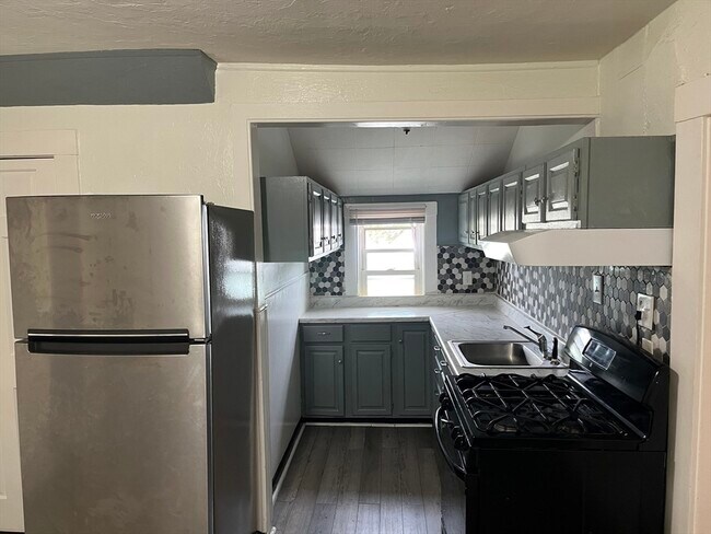 Building Photo - 28 Haslet St