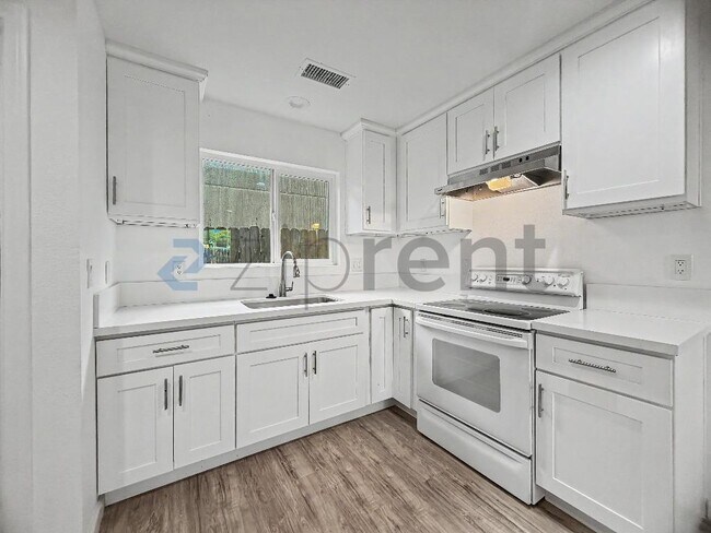 Building Photo - Unit 874
