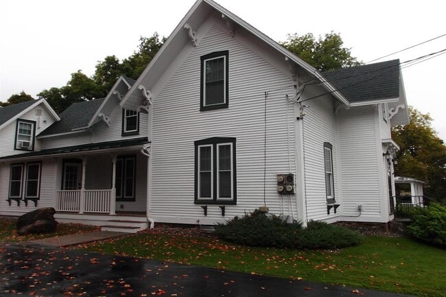 Building Photo - 52 Ferris St