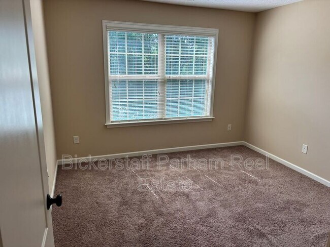 Building Photo - 5982 Ivy Ridge Dr
