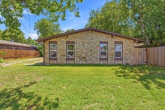 Building Photo - 1911 Hearthside Dr