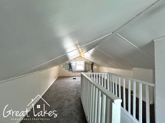 Building Photo - Stunning 3 Bedroom 1 Bathroom now availabl...