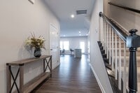Building Photo - 804 Oak Center Dr