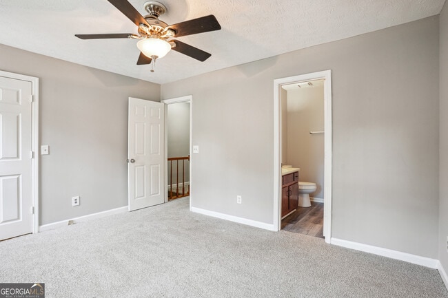 Building Photo - 2049 Charter Ln