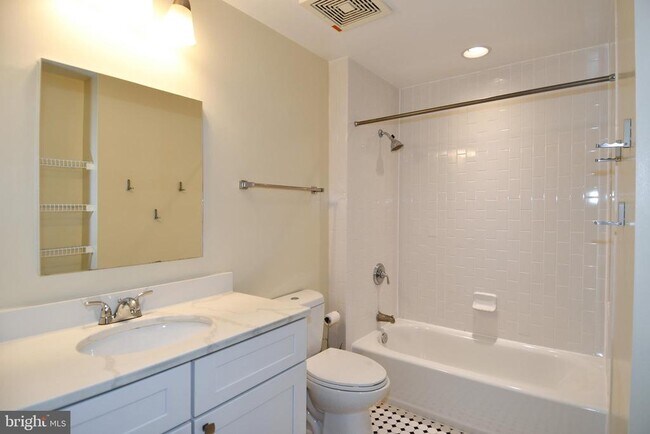 Building Photo - 401 13th St NE