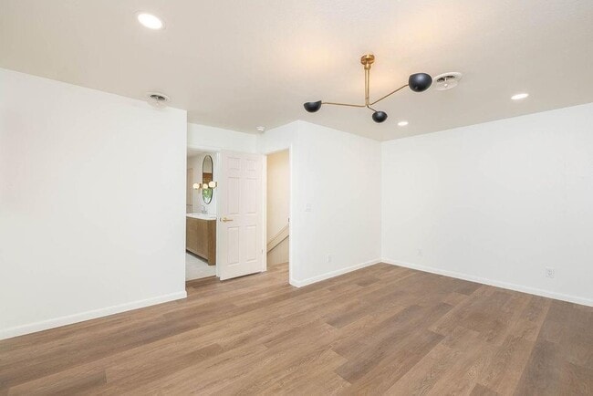 Building Photo - 884 Shrewsbury Ln