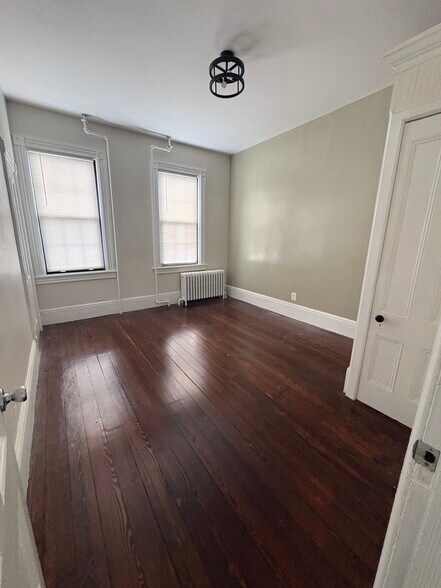 Building Photo - 393 Van Duzer St