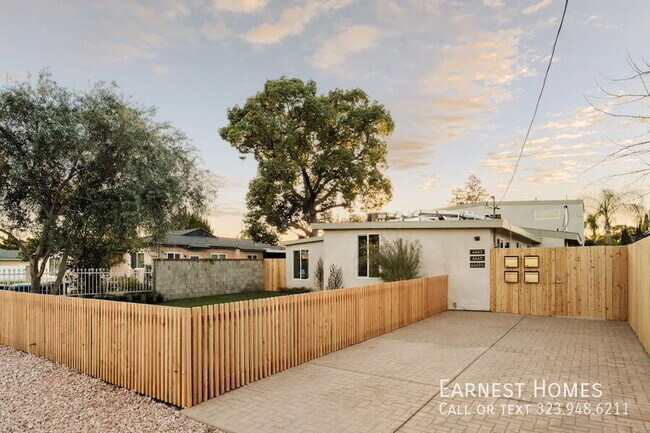 Building Photo - 6443 Satsuma Ave