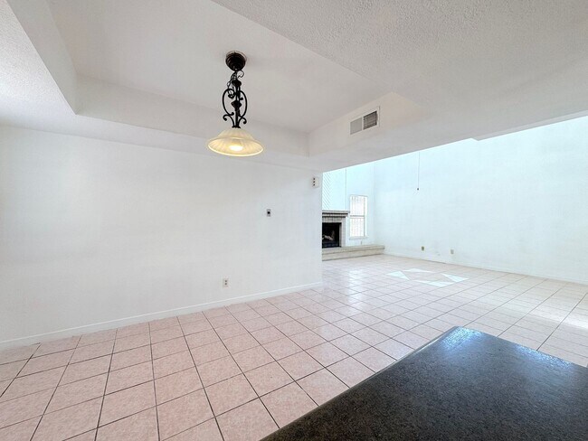 Building Photo - Spacious East El Paso 3bed/2bath!