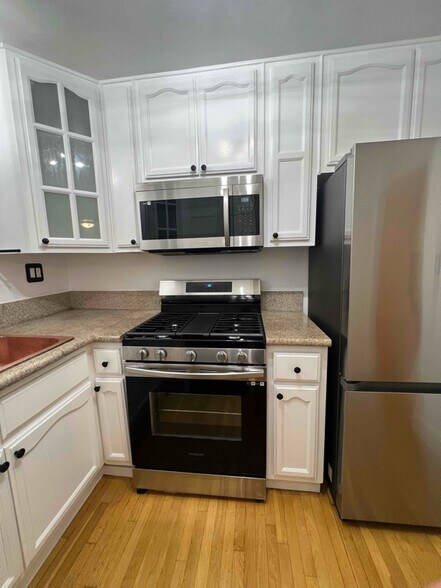 Building Photo - 3106 Broadway