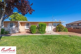Building Photo - Charming 2 Bed / 1 Bath Apartment in a Prime Location