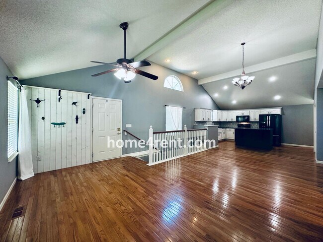 Building Photo - Overland Park Raised Ranch, Primary Suite ...
