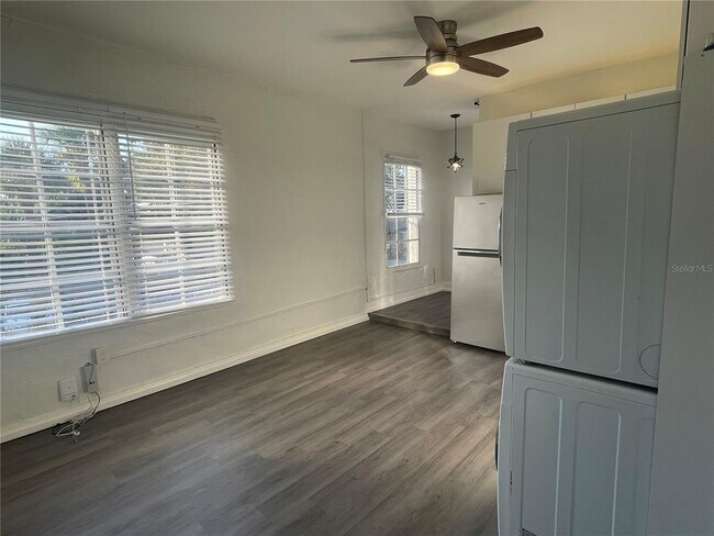 Building Photo - 2305 W Texas Ave