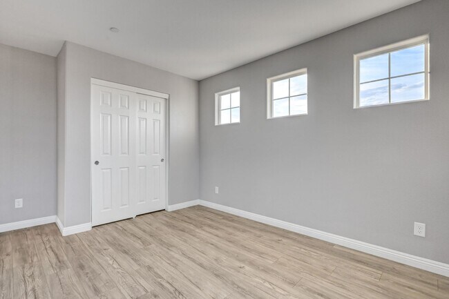 Building Photo - 10669 Sariah Skye Ave
