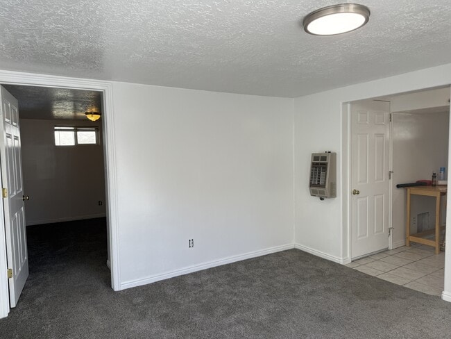 Building Photo - 219 Country Club Dr