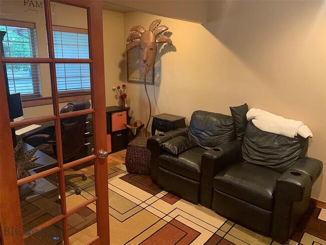 Building Photo - 147 Dogwood Dr